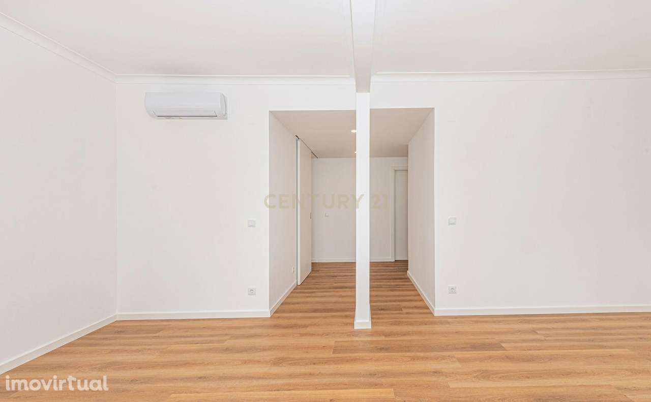 Apartamento T4 com 129 m2 de Área Bruta, Totalmente Remodelado e por e - Grande imagem: 4/34