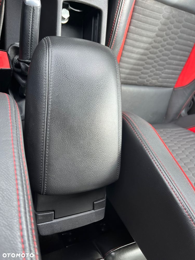 Ford Focus 2.0 EcoBoost ST - 19