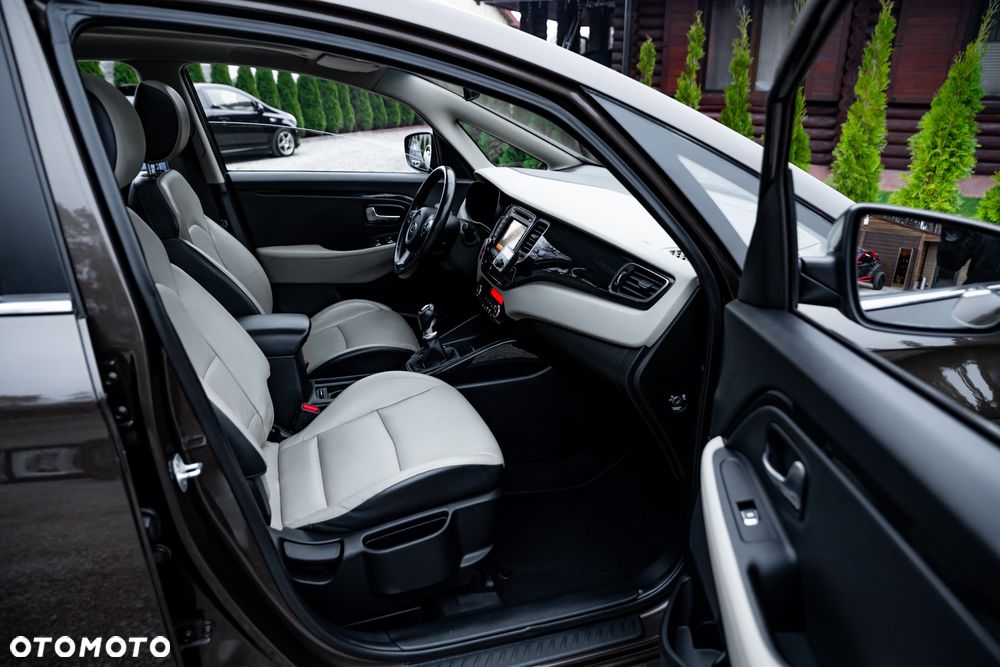 Kia Carens 1.7 CRDi L 7os - 23