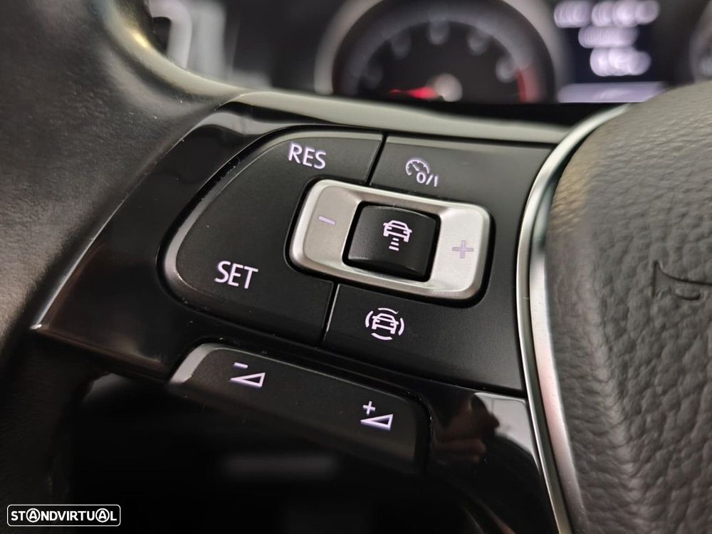 VW Golf 1.0 TSI Confortline DSG - 23