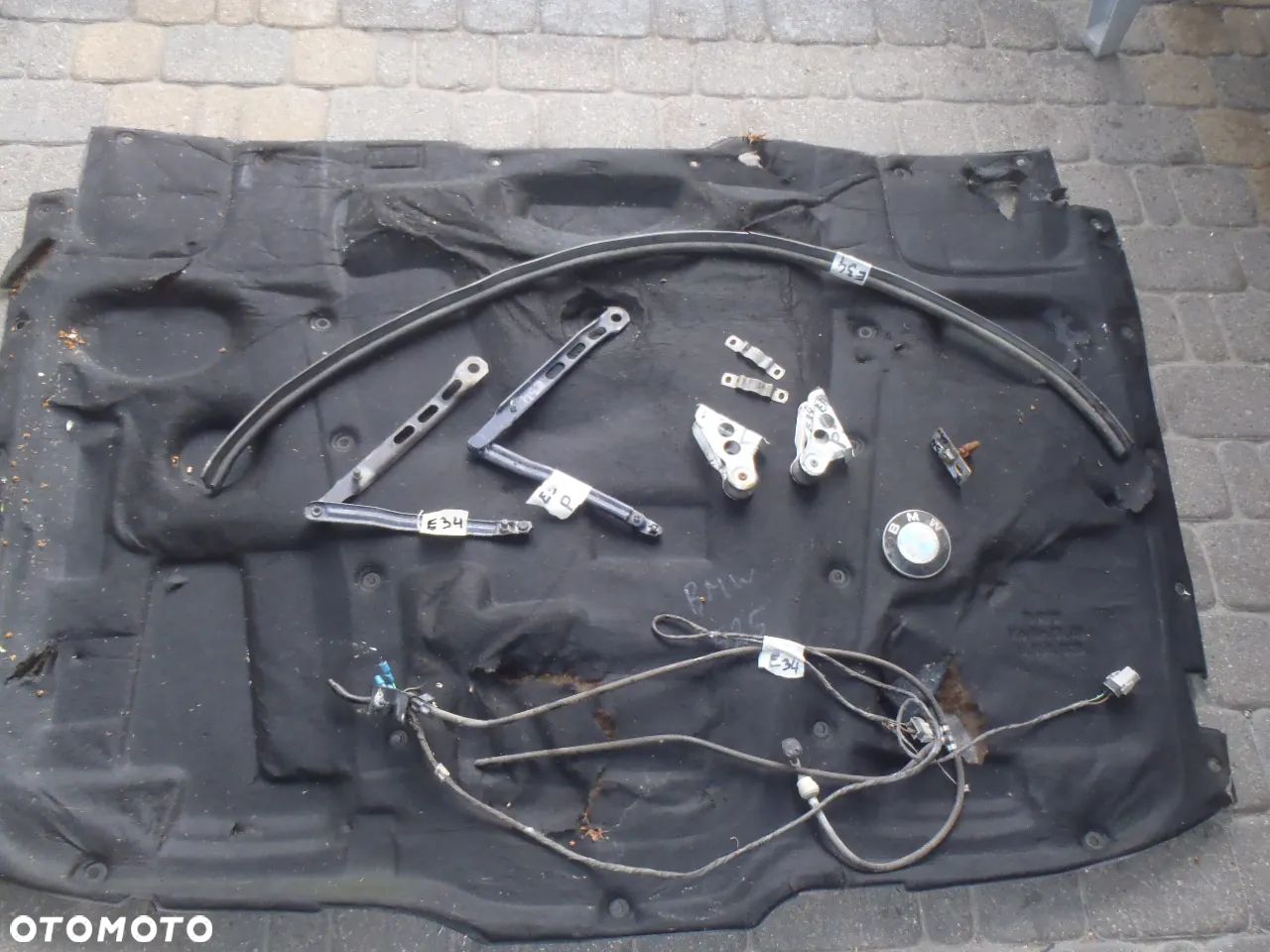 zawias rolka zamek logo uszczelka wyciszenie z maski spryskiwacz  bmw e34 bez rdzy - 1