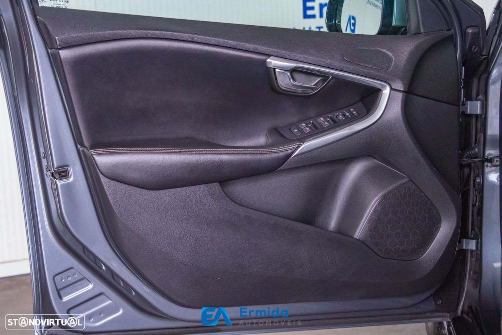 Volvo V40 1.6 D2 R-Design - 29