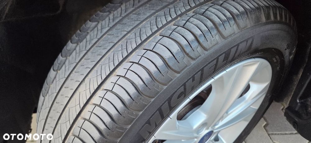 Ford Kuga 1.5 EcoBoost 2x4 Titanium - 12