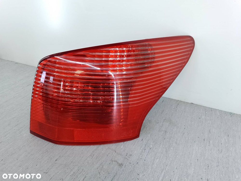 LAMPA TYLNA PRAWA PEUGEOT 407 KOMBI - 1