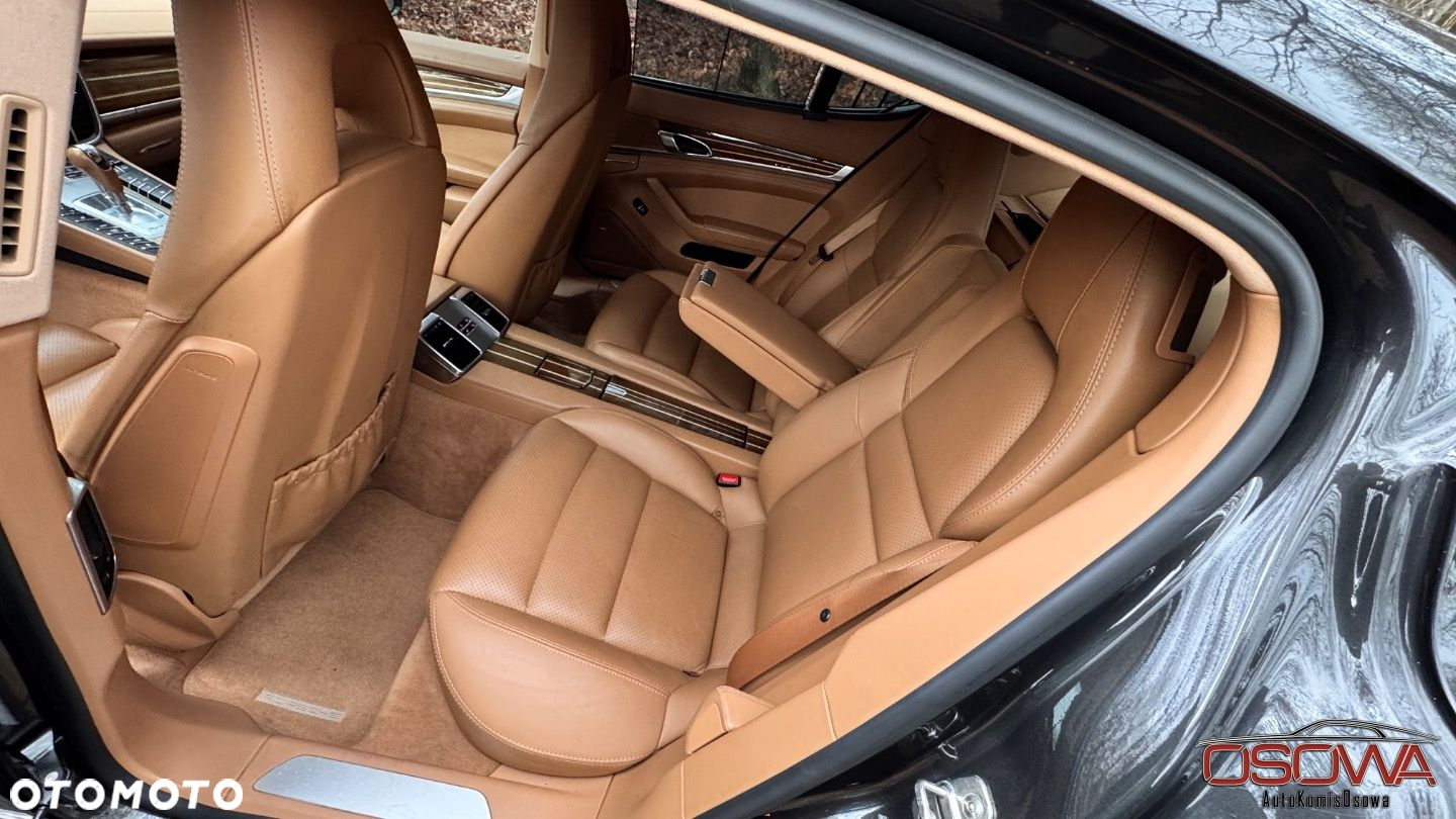 Porsche Panamera Turbo PDK - 17