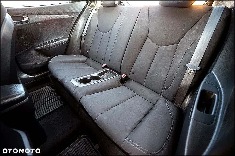 Hyundai Veloster - 31