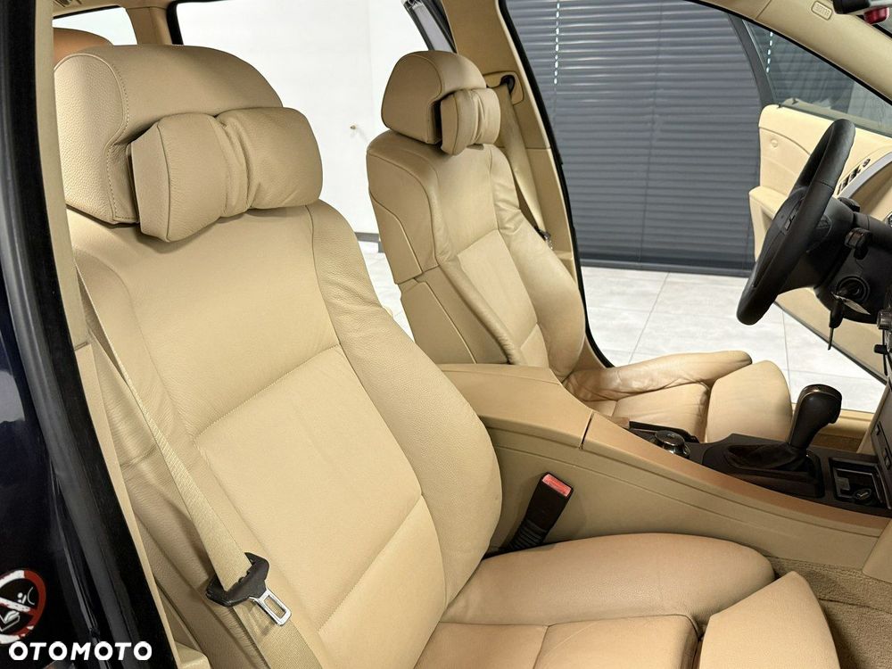 BMW Seria 5 525i Touring - 13