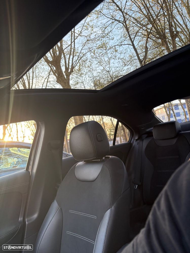 Mercedes-Benz A 250 Limousine e AMG Line - 11