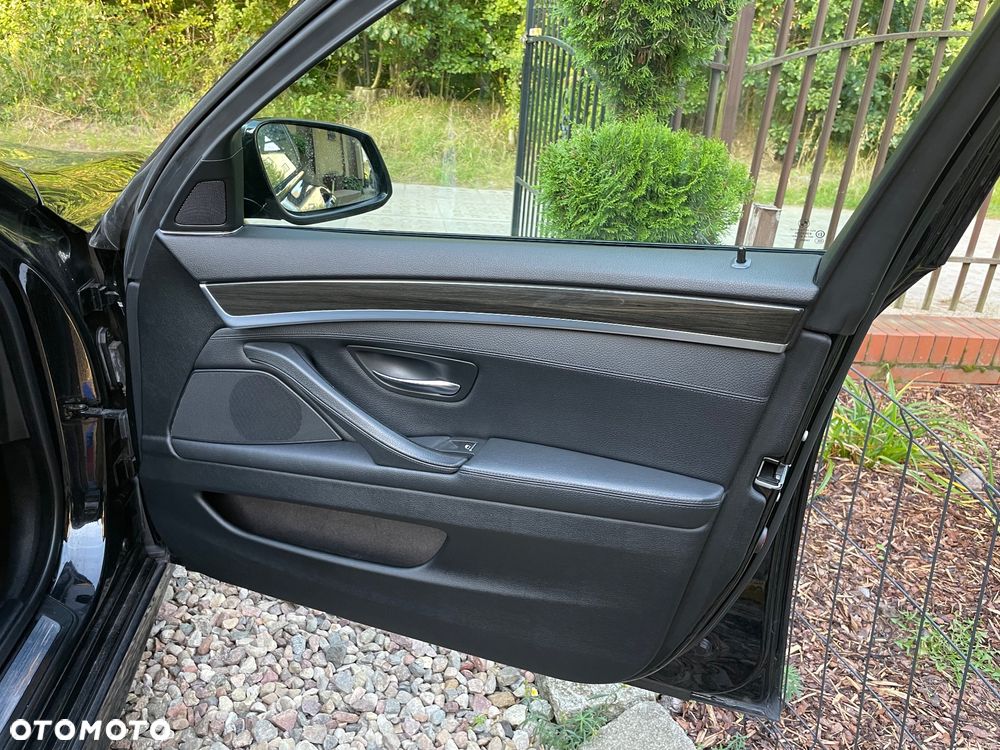 BMW Seria 5 530d Touring - 22