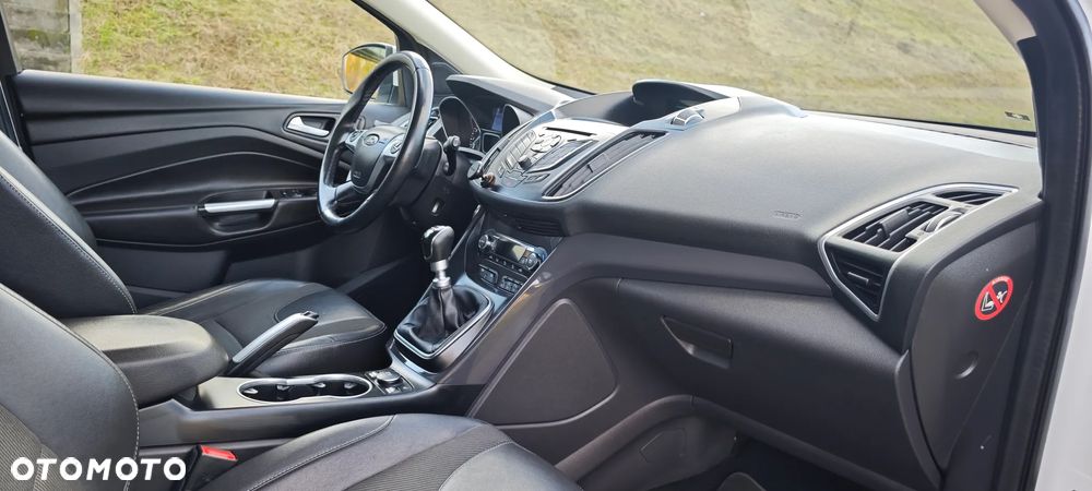 Ford Kuga 1.5 EcoBoost 2x4 Titanium - 10