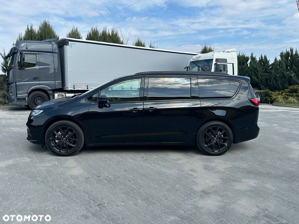 Chrysler Pacifica - 2