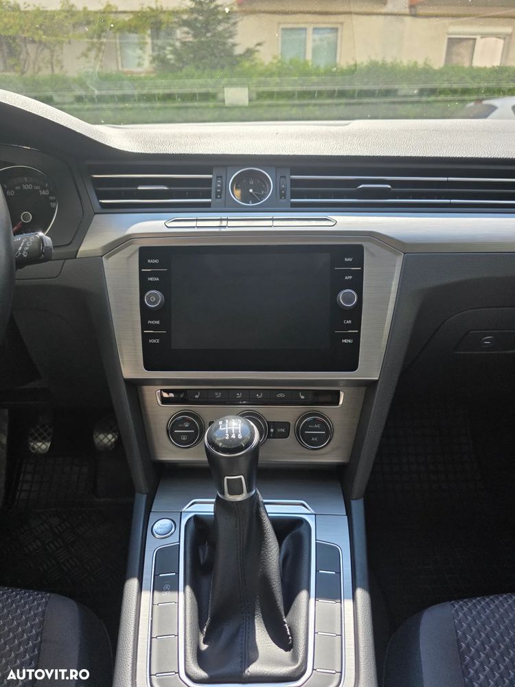 Volkswagen Passat 2.0 TDI Trendline - 18