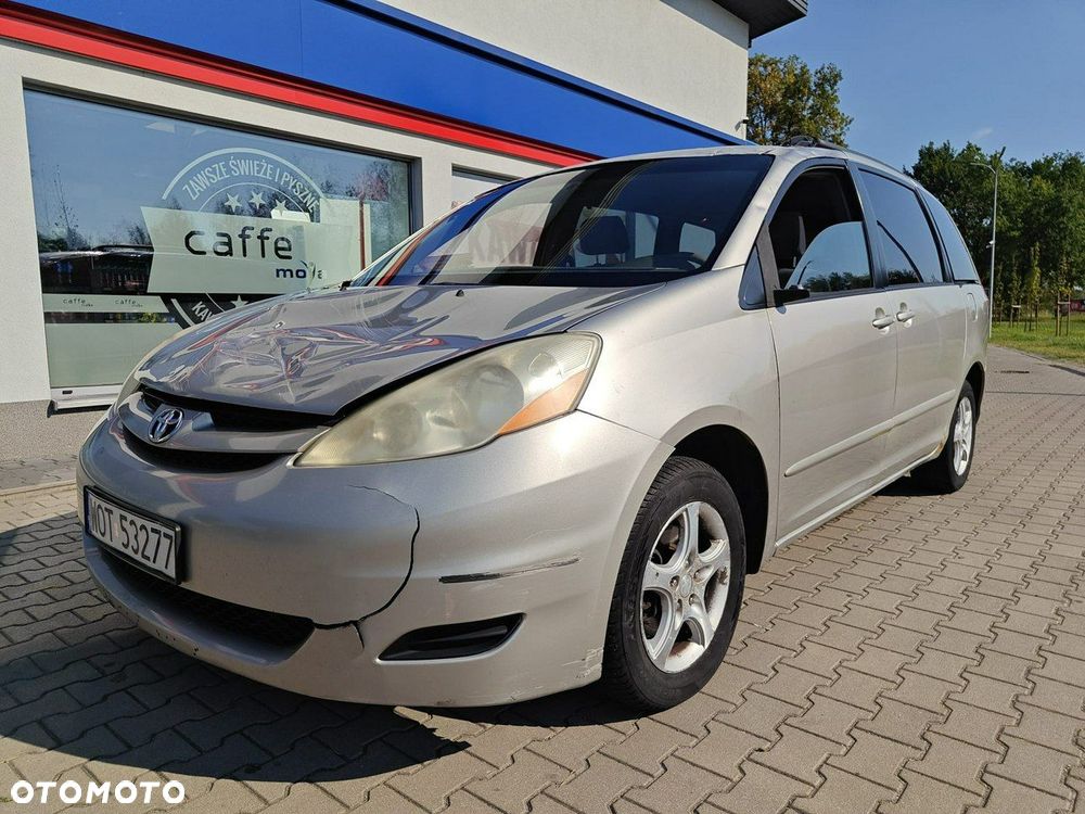 Toyota Sienna - 1