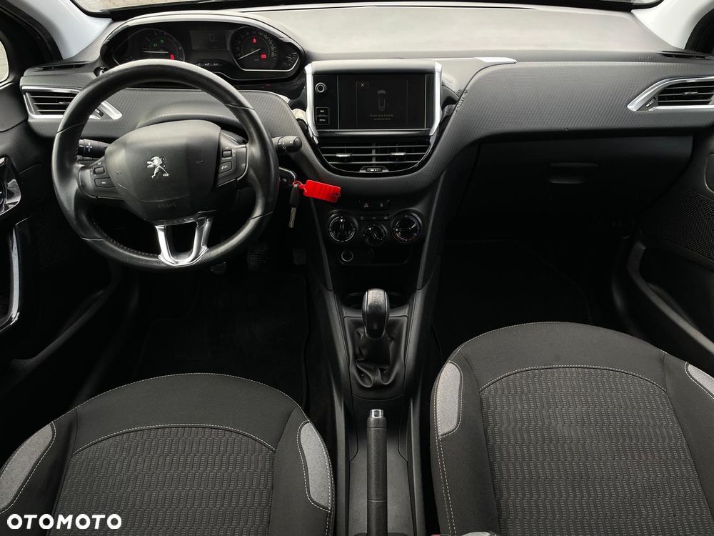 Peugeot 208 82 PureTech Style - 17