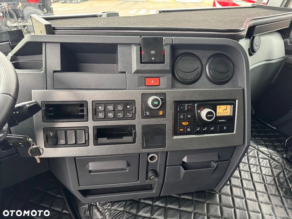 Renault T480 Sleeper Cab - 9