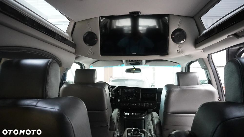 Chevrolet Express - 12