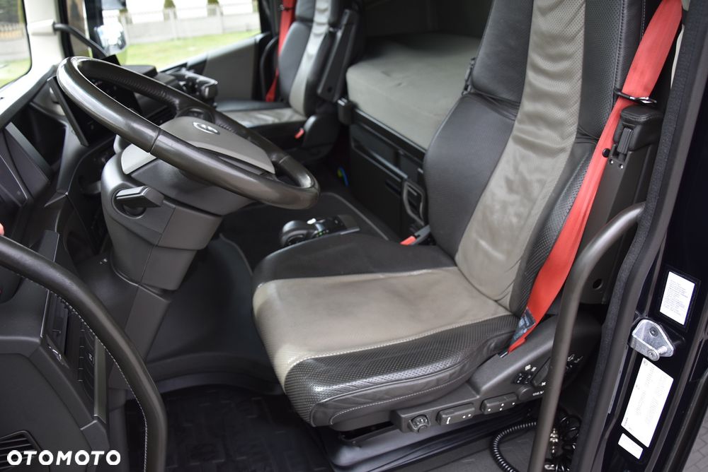 Volvo FH5 540 EURO6 / GLOBETROTTER XL / FULL-LED / KLIMA POSTOJOWA / NAWIGACJA / KAMERY / ALU FELGI / SKÓRY / CAŁY NA PODUSZKACH / TV / FULL OPCJA / STAN IDEALNY ! ! ! - 25