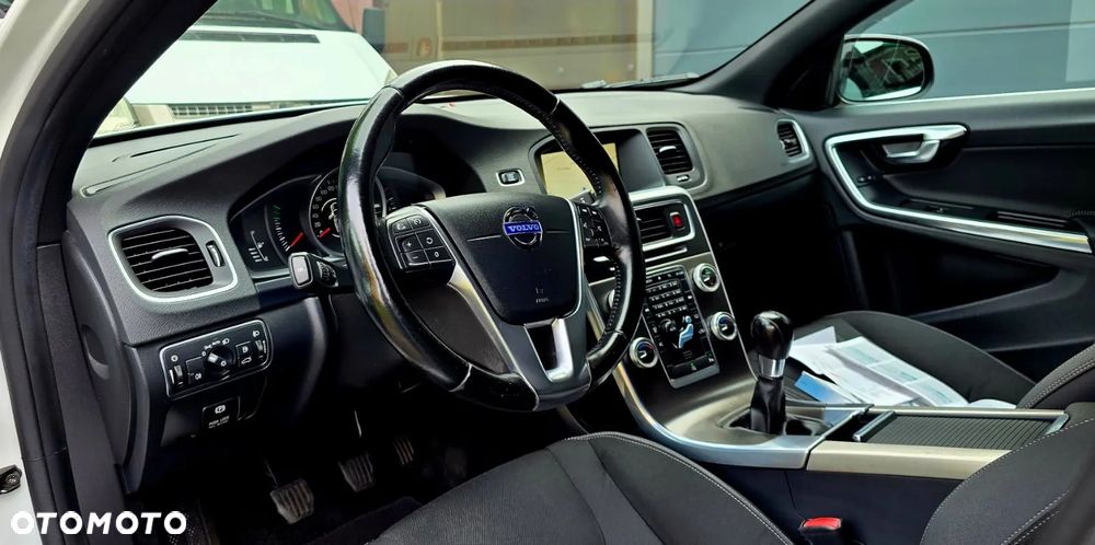 Volvo V60 T3 Momentum - 19