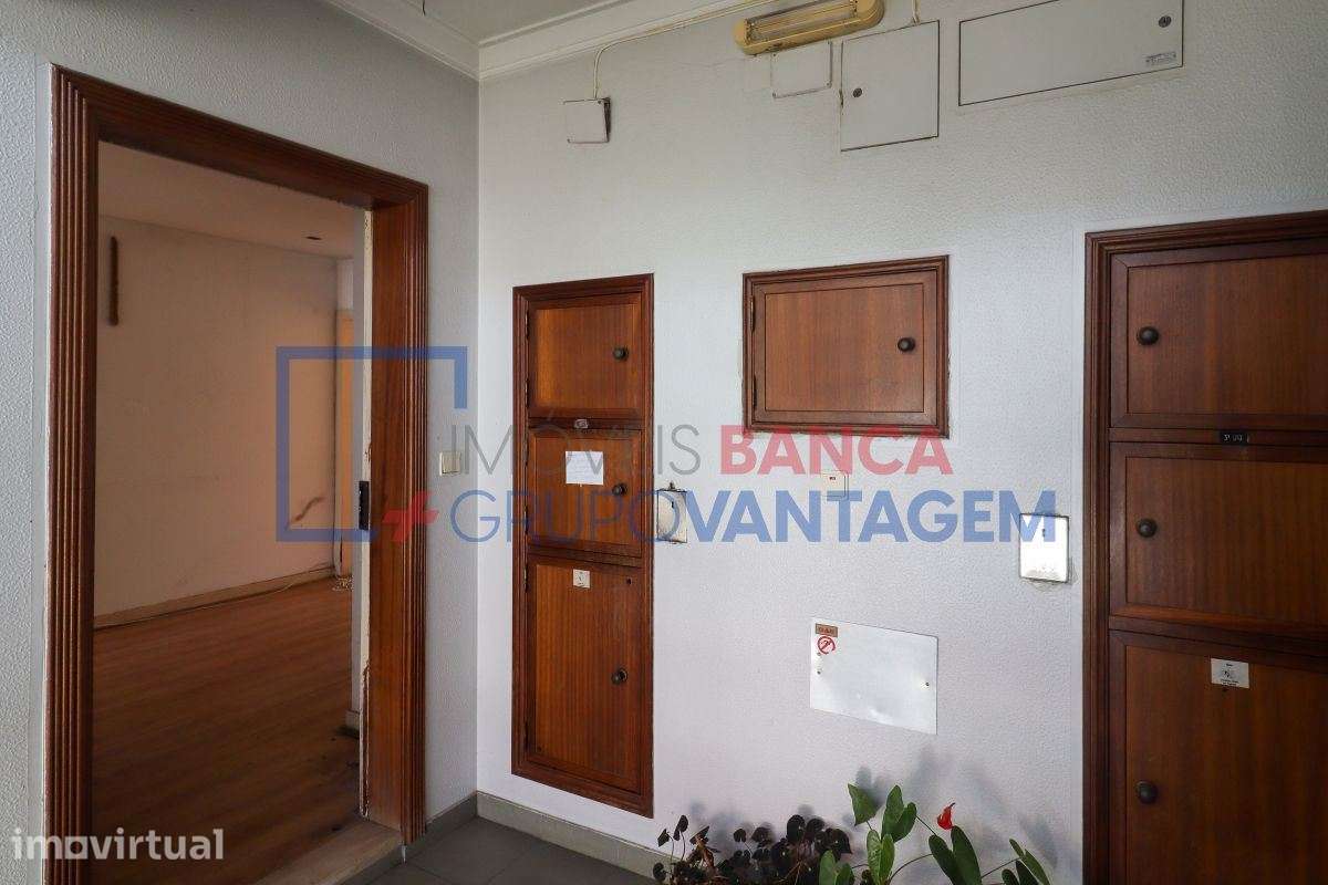 Apart. T2 para renovar com garagem de 22m² - MALVEIRA - Grande imagem: 2/30