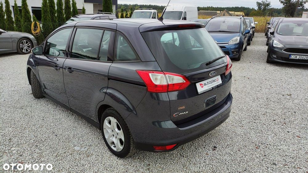 Ford Grand C-MAX - 11