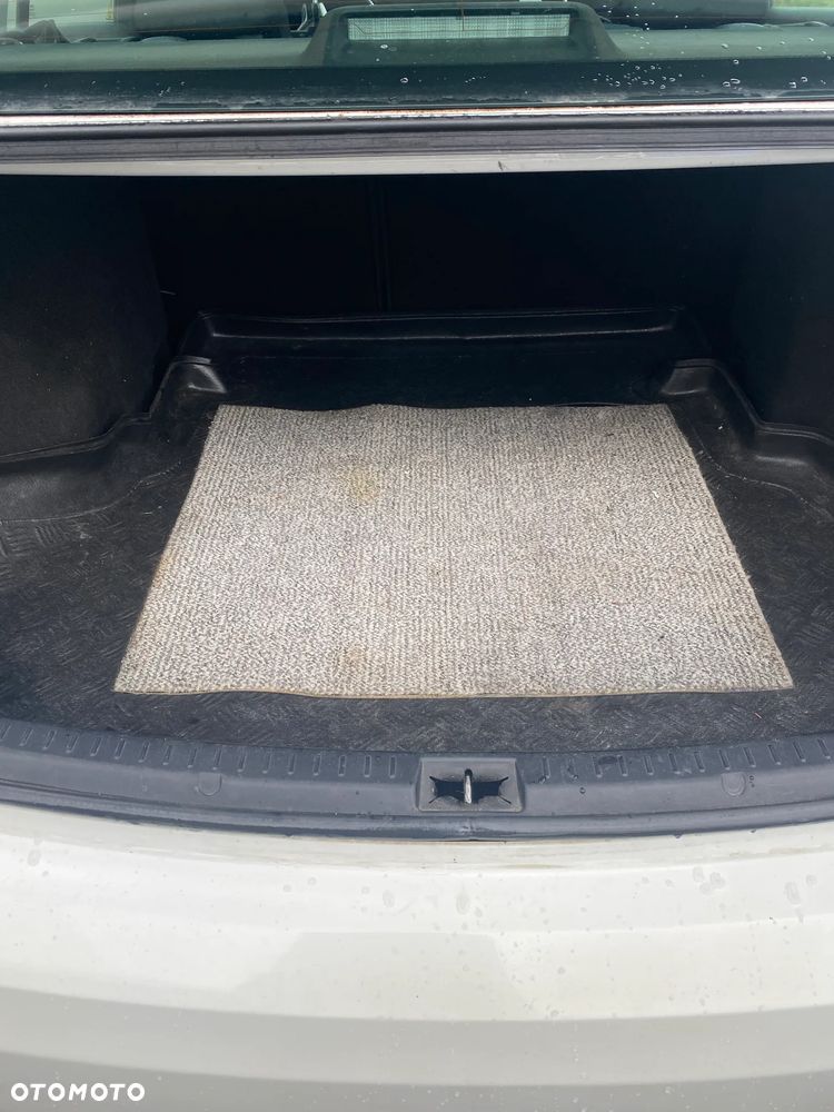 Toyota Avensis 1.6 - 5
