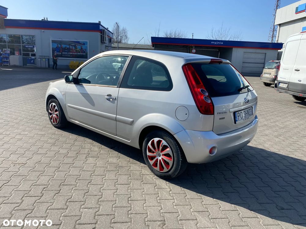 Ford Fiesta 1.3 Ambiente - 4