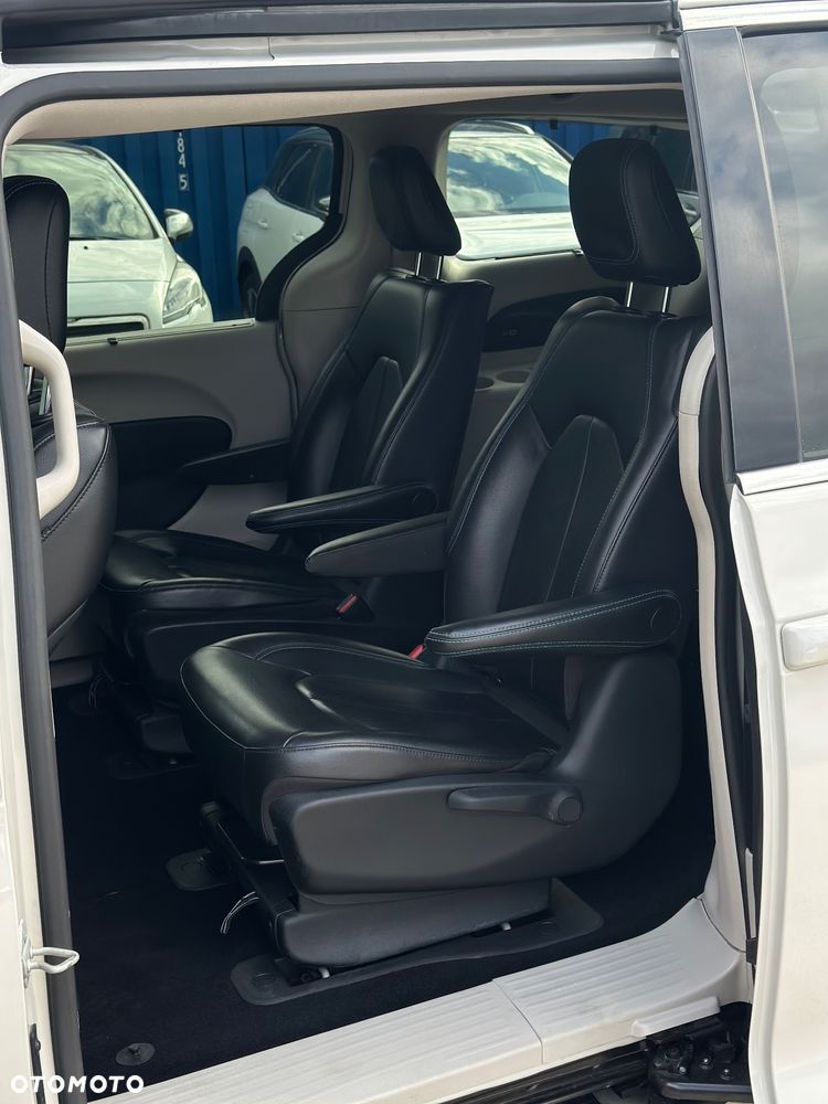 Chrysler Pacifica - 10