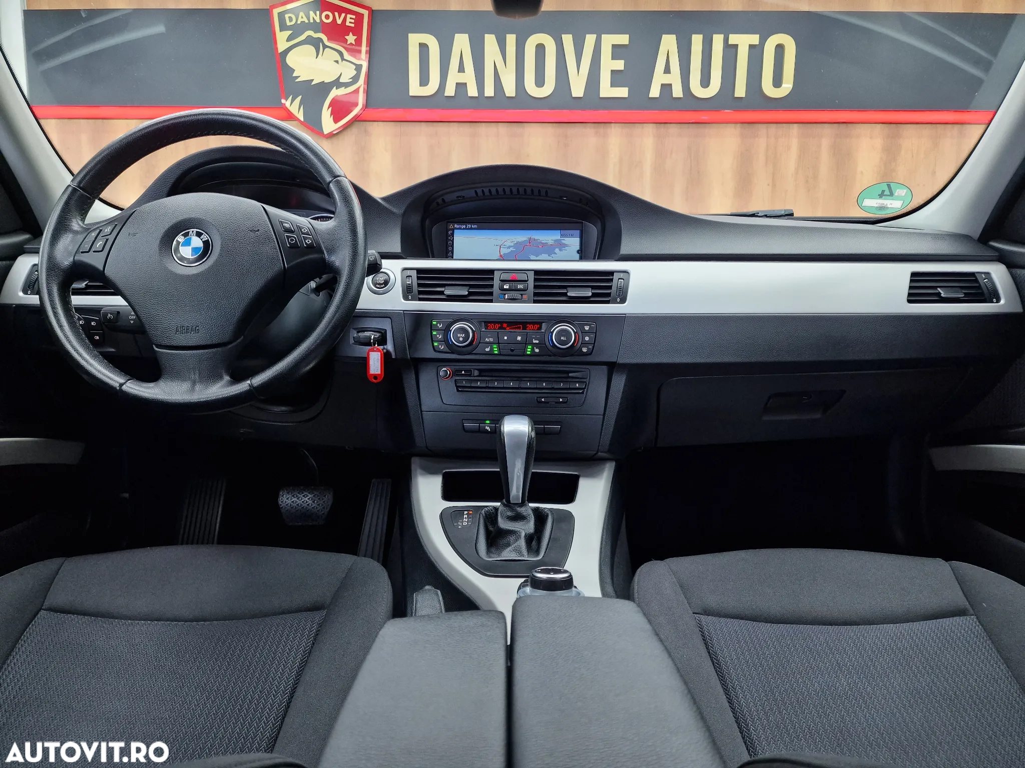 BMW Seria 3 320d DPF Touring Aut. - 18