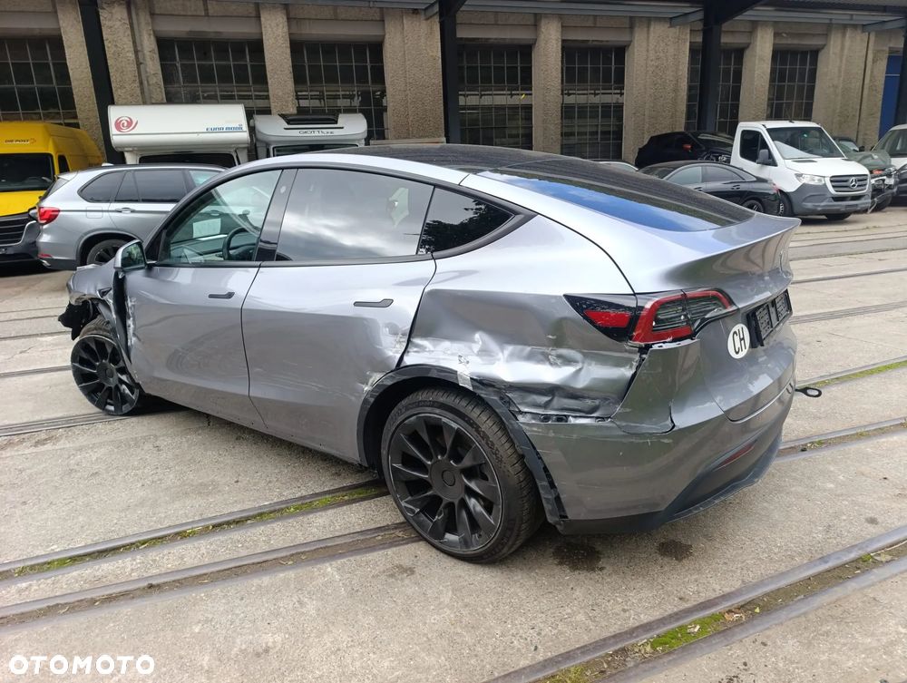 Tesla Y Model RWD - 3