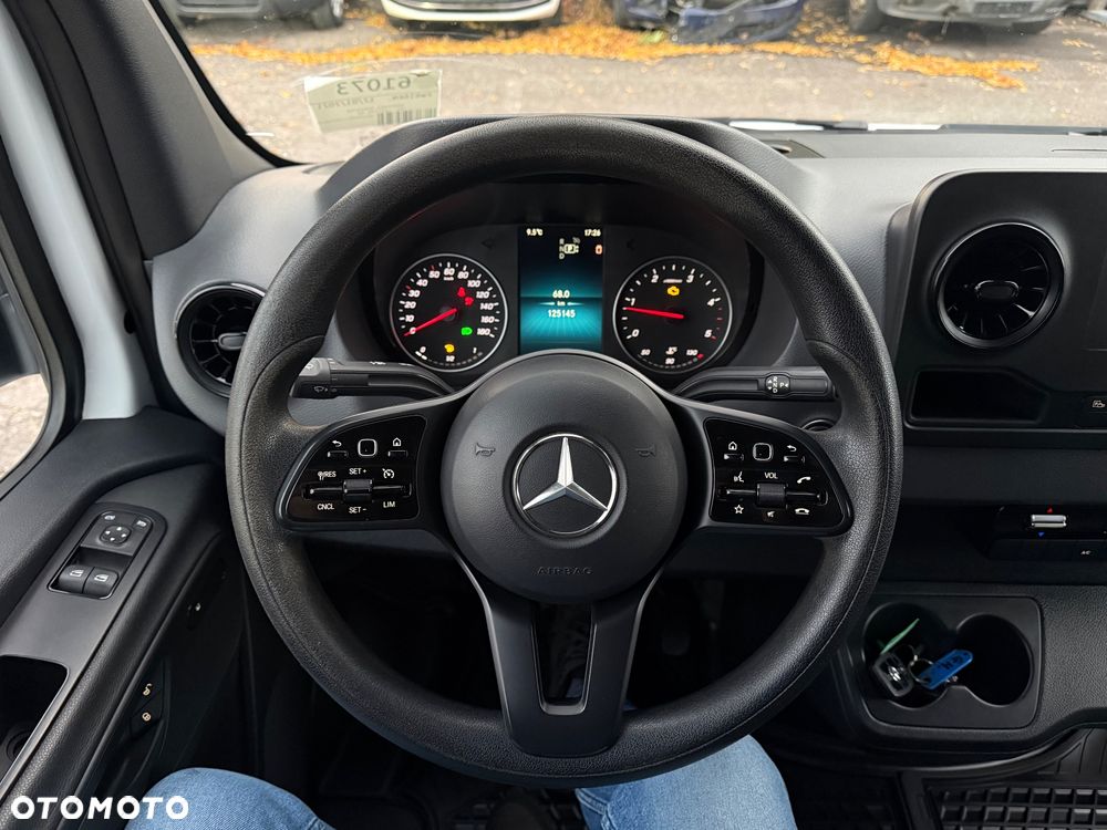 Mercedes-Benz Sprinter - 16