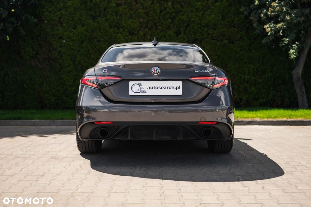 Alfa Romeo Giulia - 6