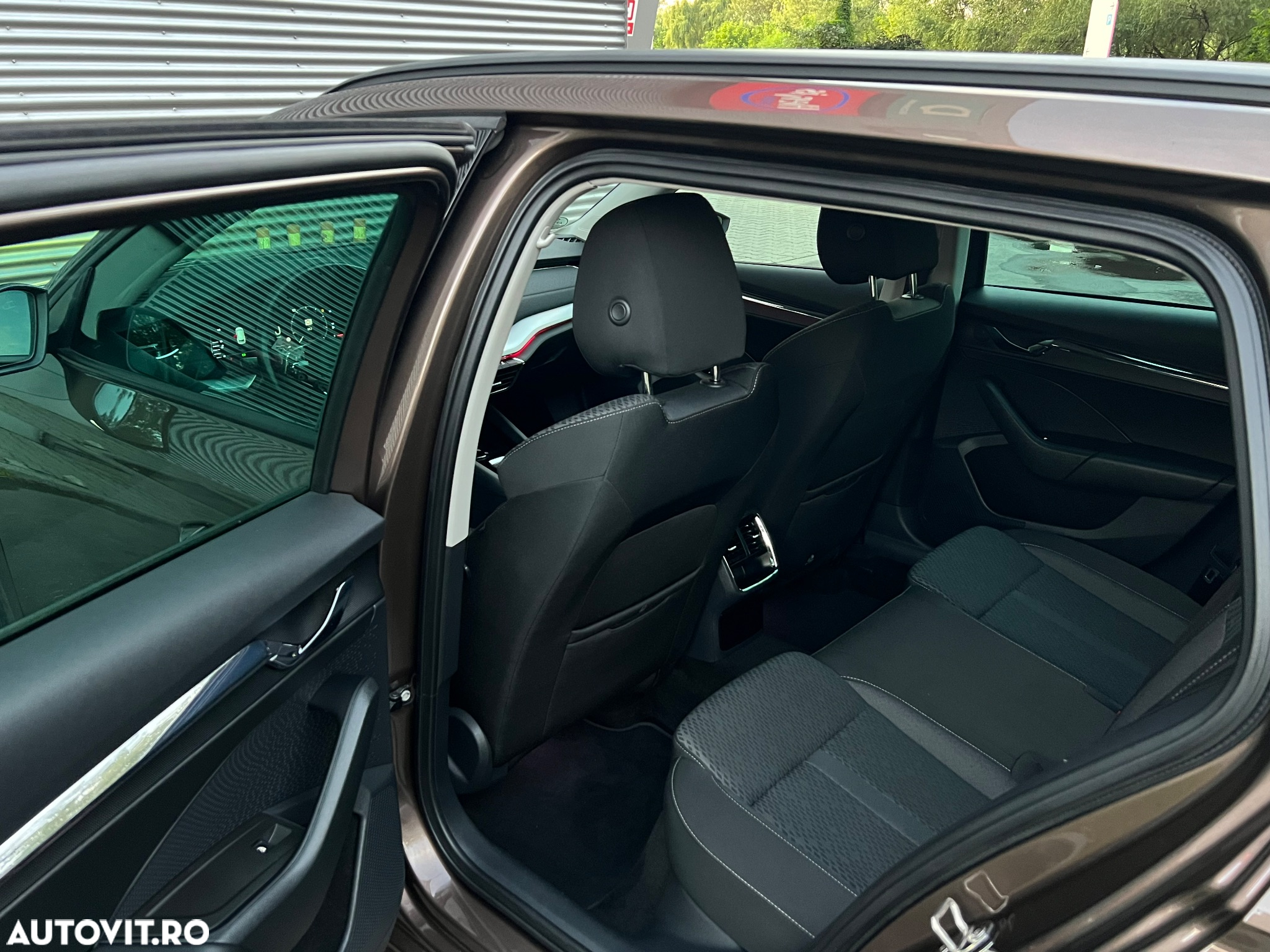 Skoda Octavia 2.0 TDI DSG Style - 8