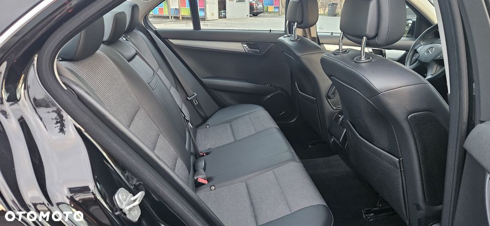 Mercedes-Benz Klasa C 180 BlueEFFICIENCY Avantgarde - 31