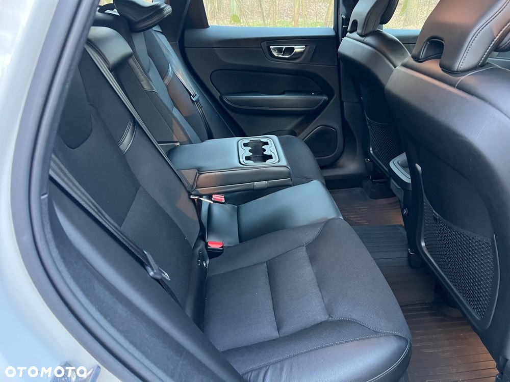 Volvo XC 60 B5 B AWD Geartronic Momentum Pro - 38