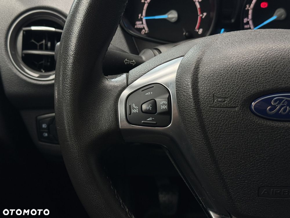 Ford Tourneo Courier 1.0 EcoBoost Titanium - 26