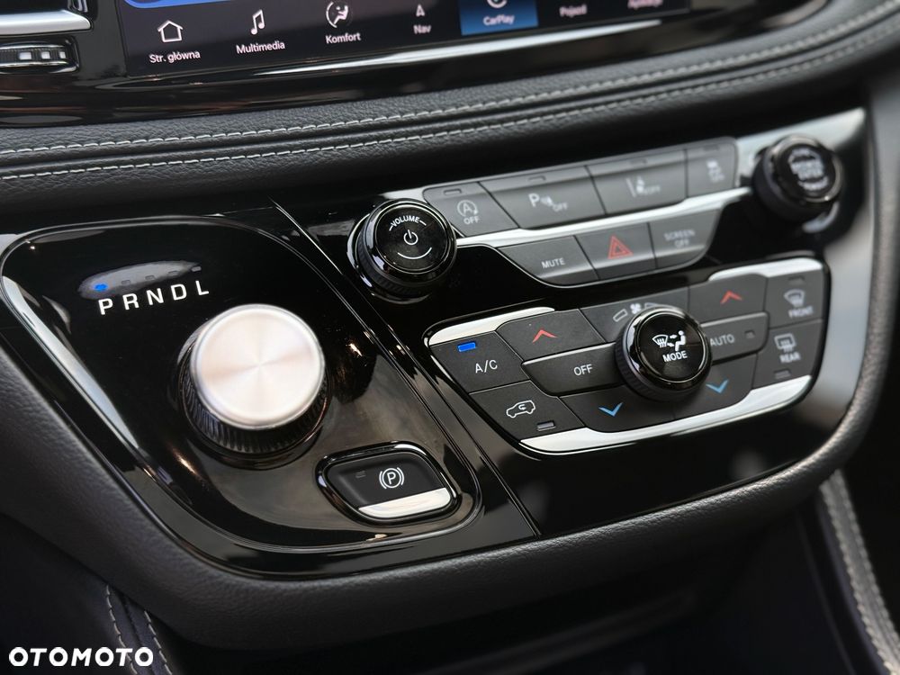 Chrysler Pacifica - 16