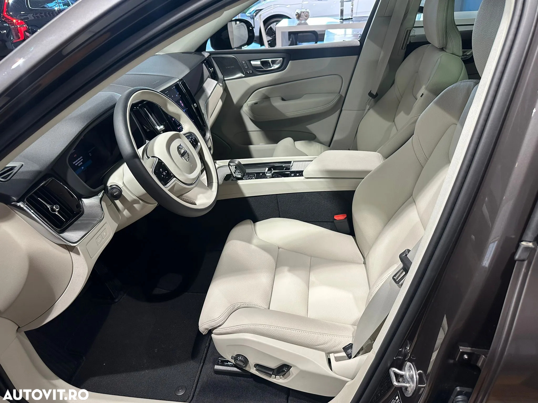 Volvo XC 60 T6 AWD AT PHEV Plus Dark - 11