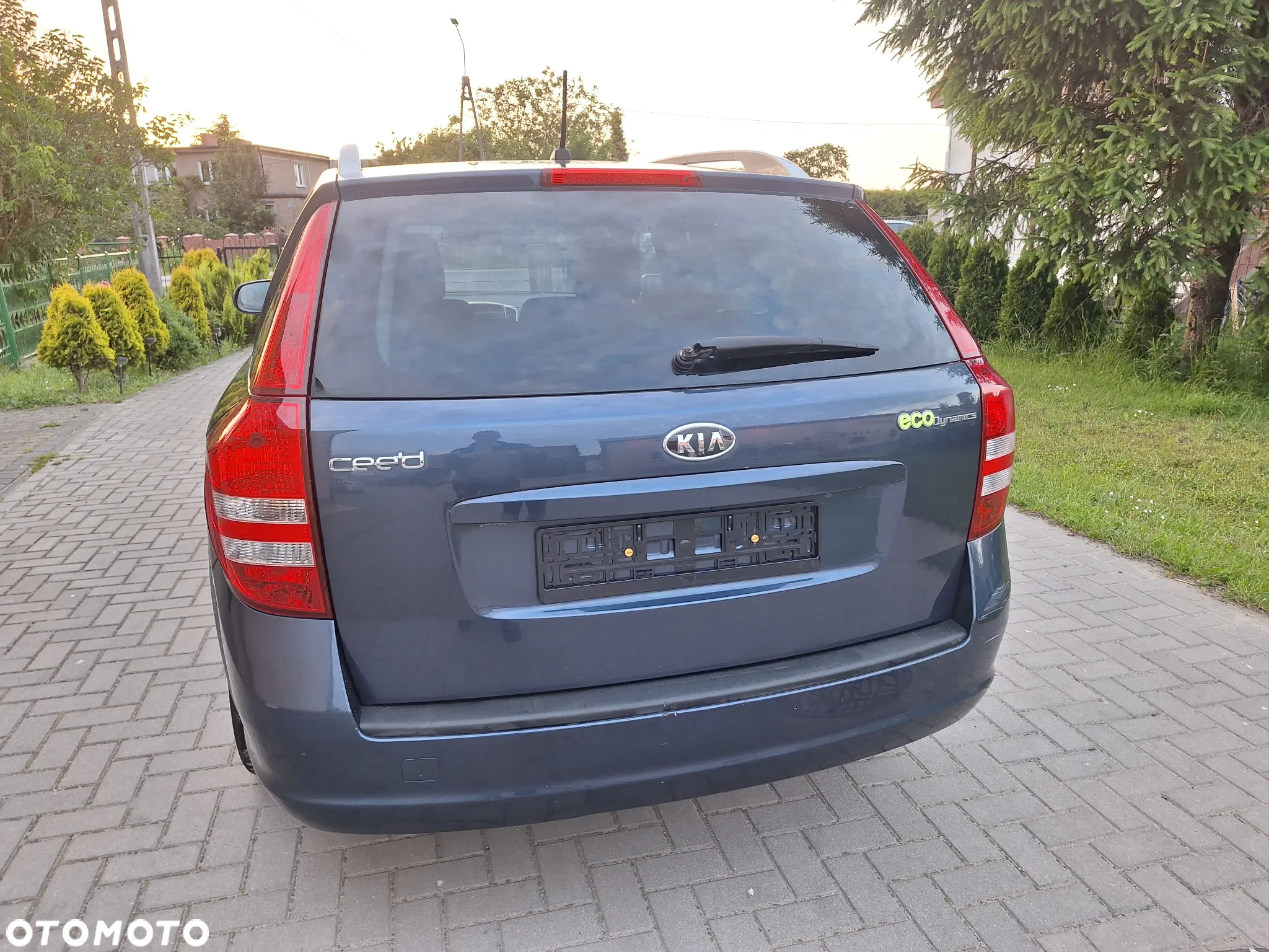 Kia Ceed - 11