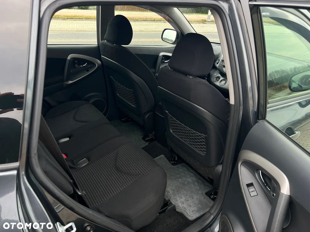 Toyota RAV4 2.2 D-4D Sol 180 - 11