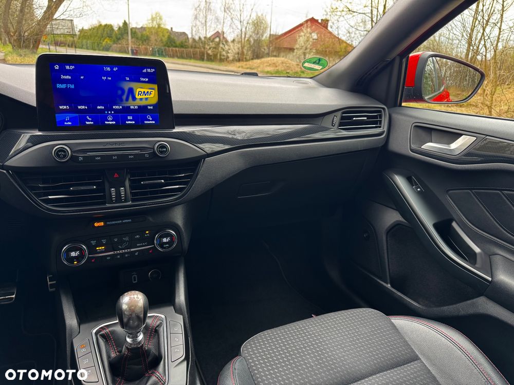 Ford Focus 1.5 EcoBlue Start-Stopp-System ST-LINE - 24