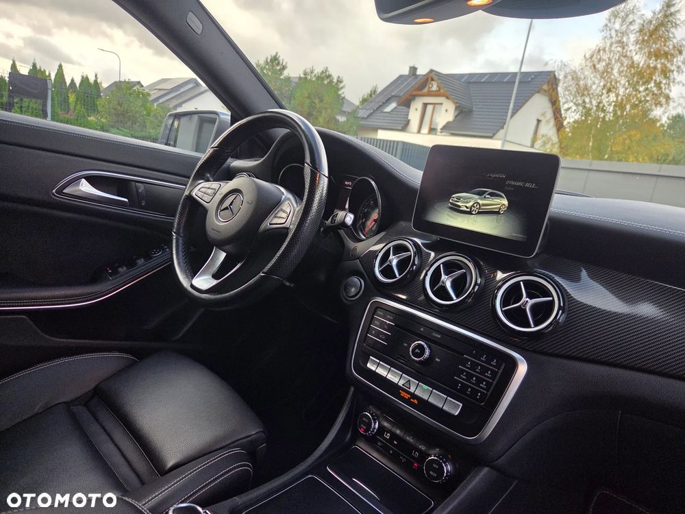 Mercedes-Benz CLA 200 7G-DCT AMG Line - 32