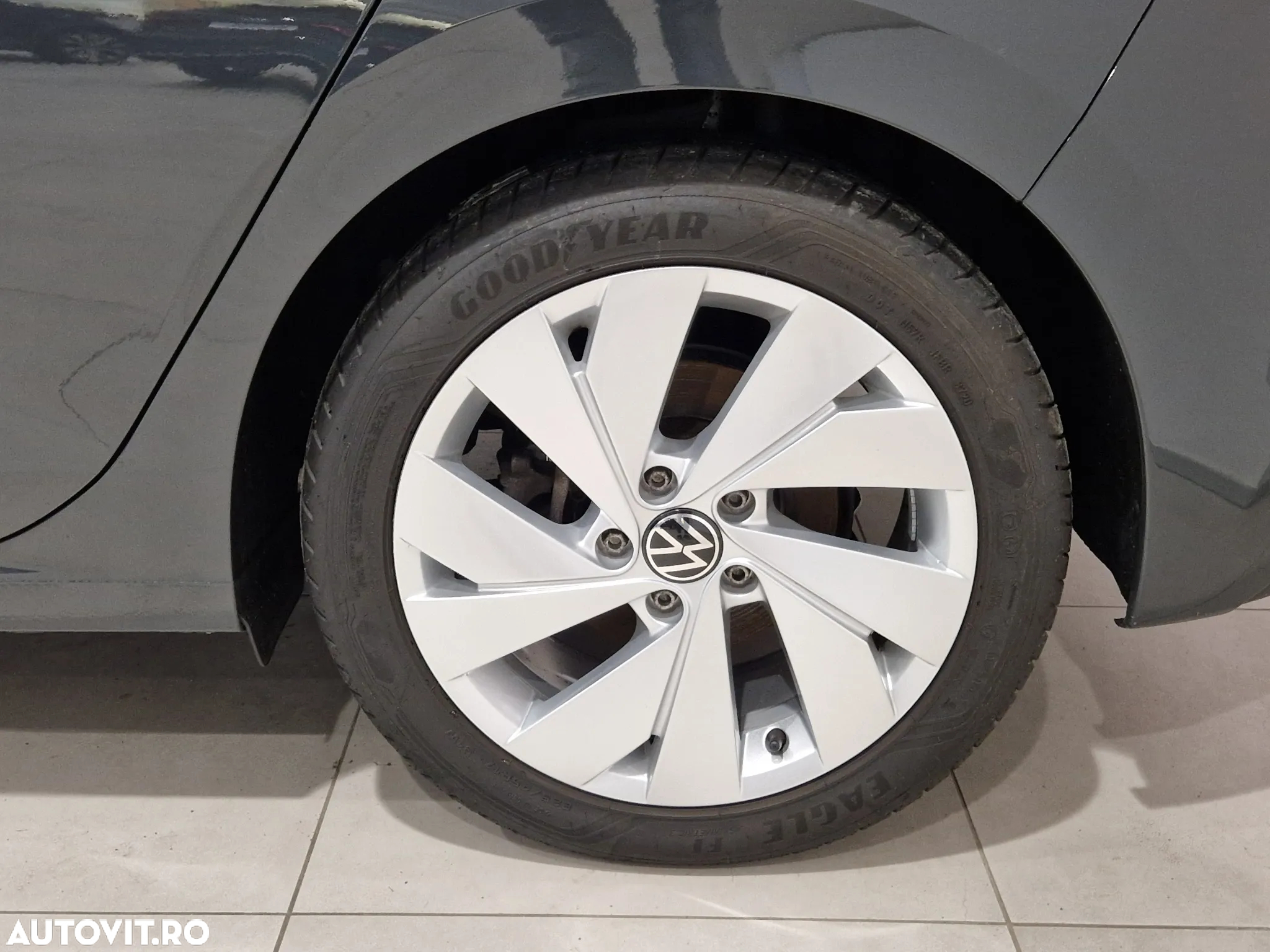 Volkswagen Golf - 11