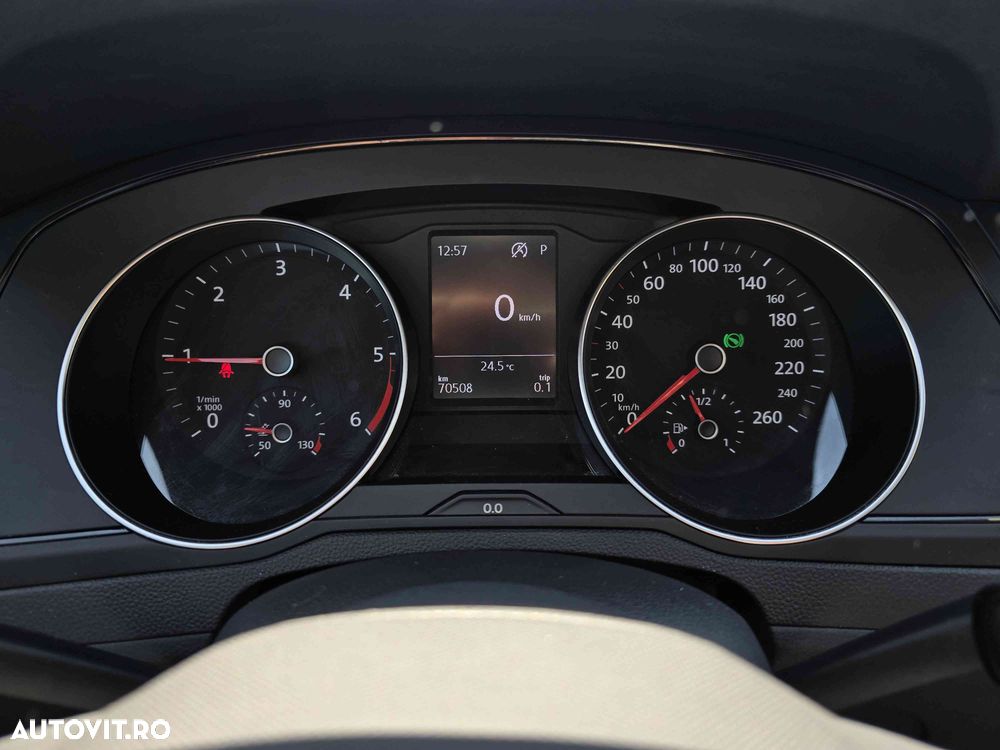 Volkswagen Passat - 12