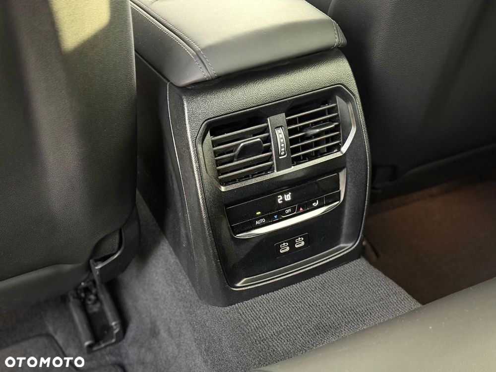 BMW M3 Competition xDrive sport - 26