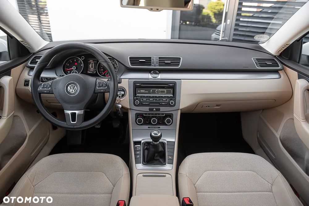 Volkswagen Passat - 26
