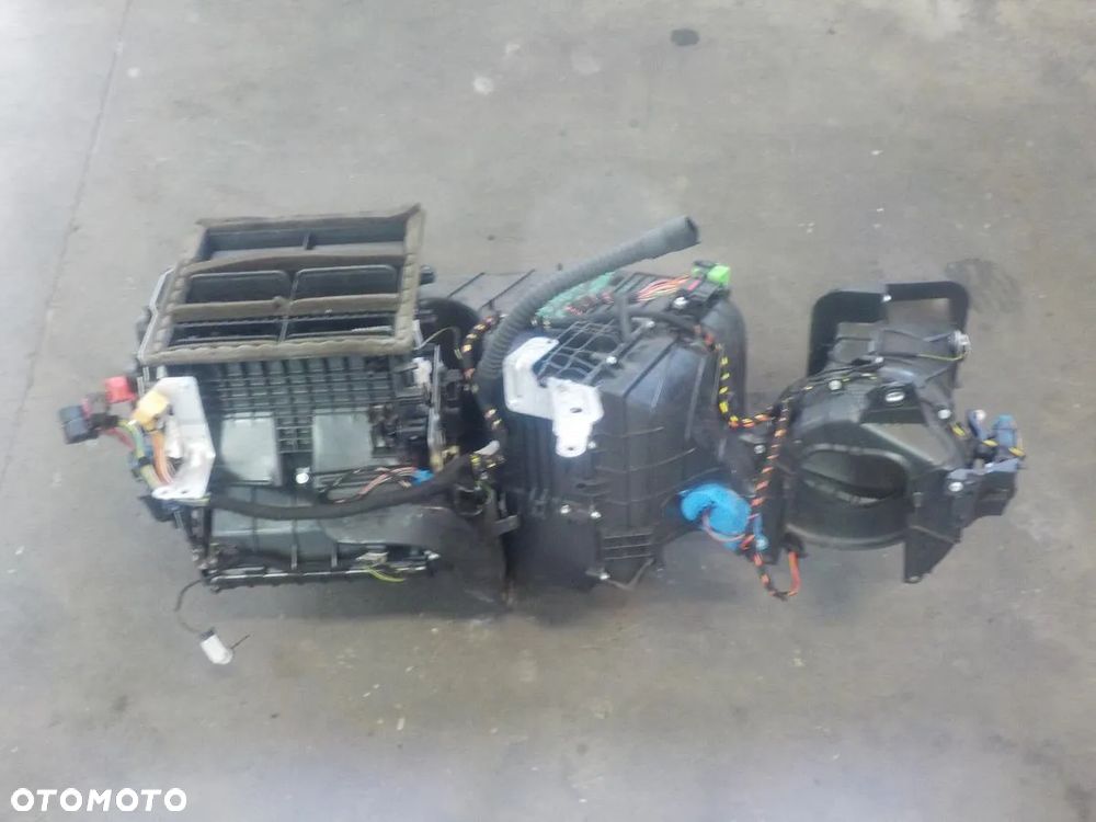 VW T5 OBUDOWA NAGRZEWNICY DMUCHAWA CLIMATRONIC - 1