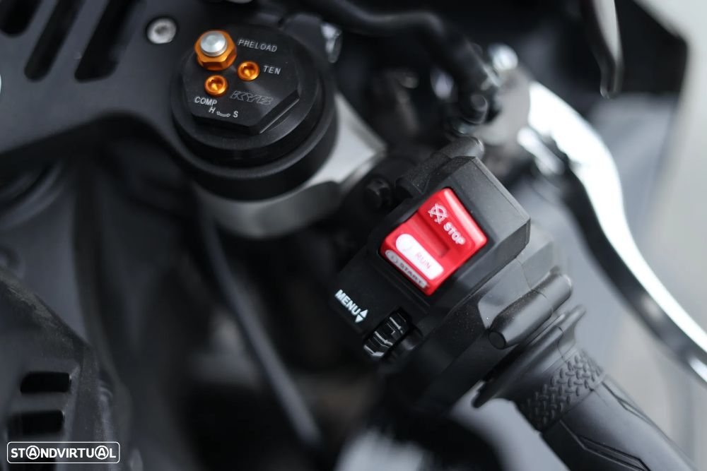 Yamaha YZF R1 2025 BLACK AKRAPOVIC - 11