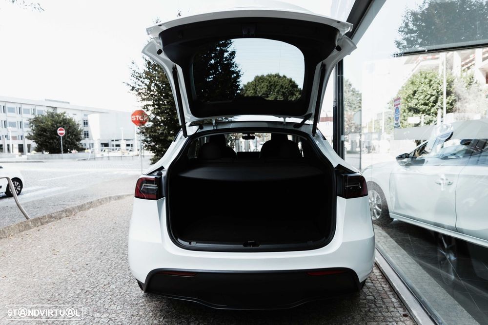 Tesla Model Y Long Range Tração Integral - 24