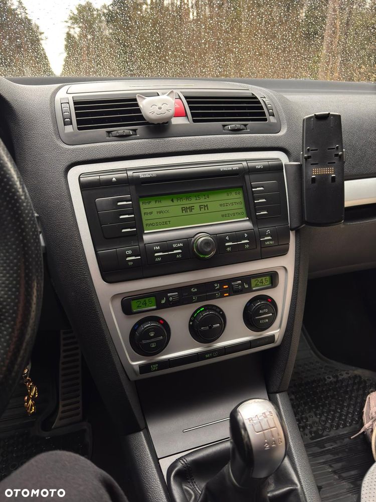Skoda Octavia 2.0 TDI CR DPF RS - 17
