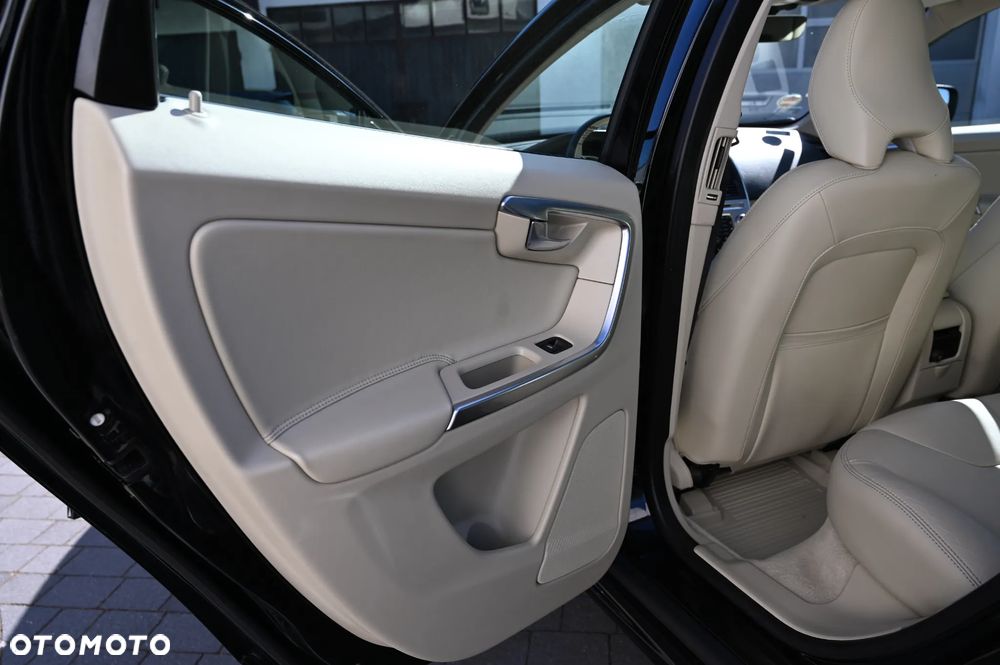 Volvo XC 60 D4 Momentum - 12